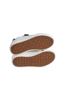 Kinder Sneakers mit Anziehtrick