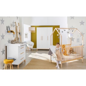 Chambre bébé 3 pièces avec lit bébé maison
