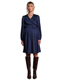 Fließendes Wickelkleid für Schwangerschaft und Stillzeit