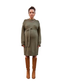 Umstands-Strickkleid mit Zopfmuster an den Ärmeln