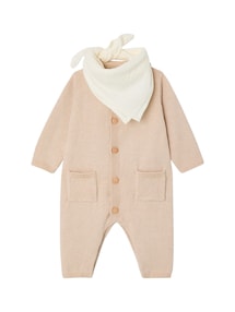 Baby-Set: Strick-Overall und Musselin-Bandana