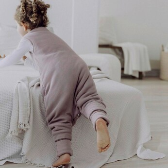 Ganzjahres-Sleepoverall mit Umschlag-Füßchen 2.5 TOG