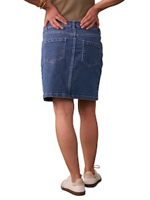 Kurzer Jeansrock für die Schwangerschaft