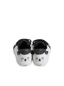 Kinder Sneakers mit Anziehtrick