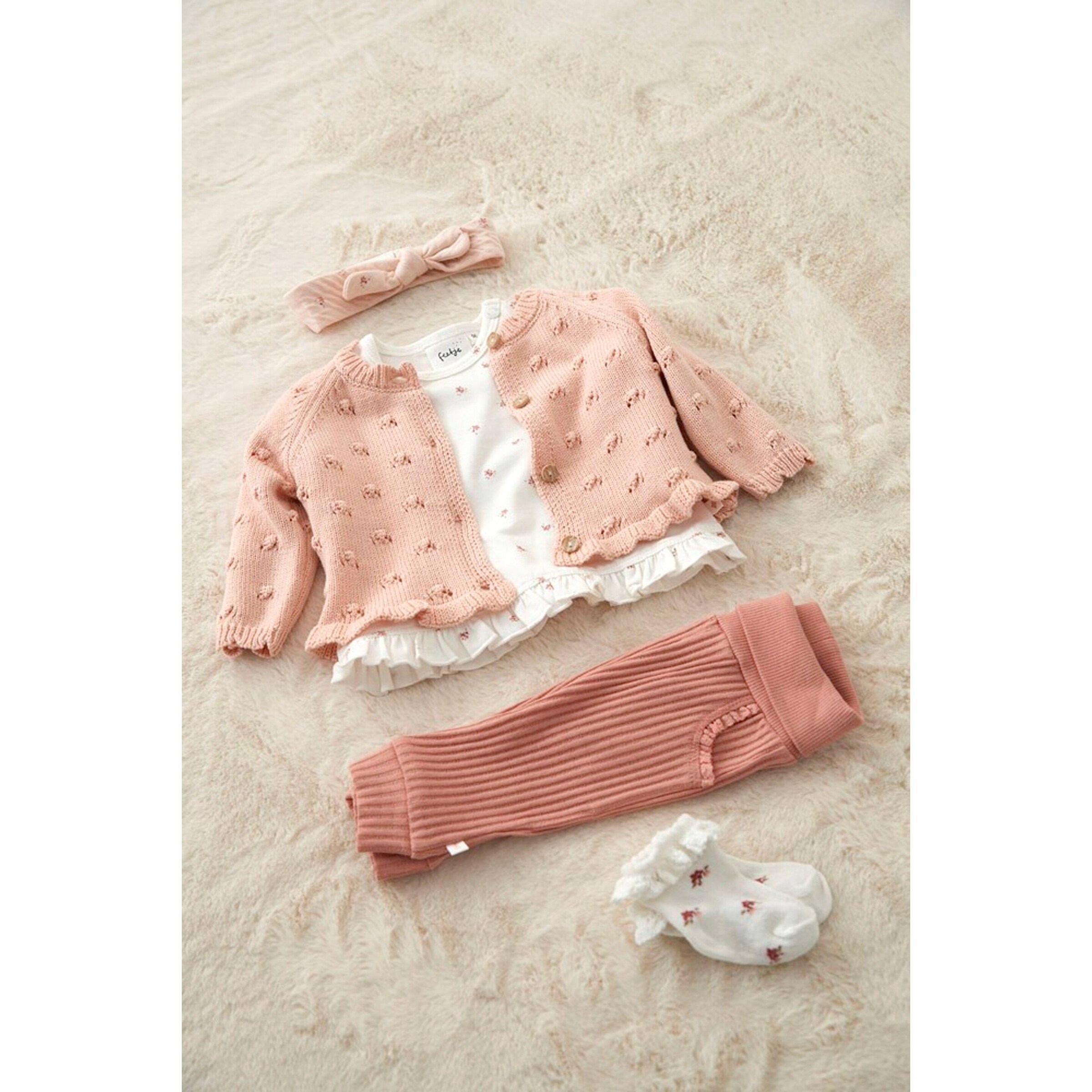 Strickjacke Rüschen