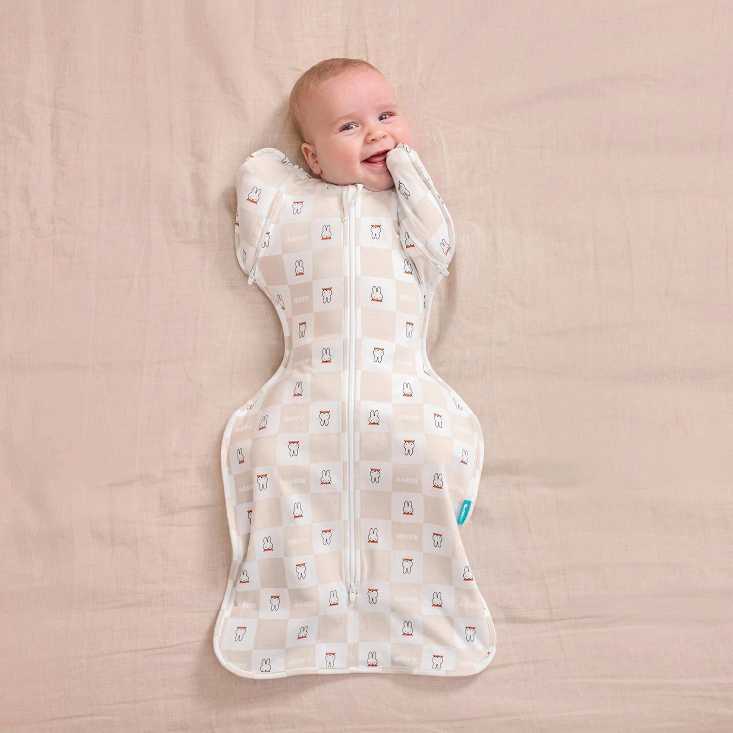 Love To Dream Übergangspucksack Miffy Swaddle Up™ 1.0 TOG