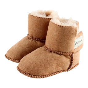 Lammfellschuhe mit Klettverschluss
