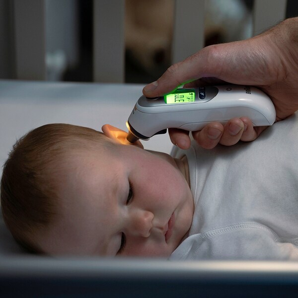 Braun ThermoScan 3 Thermomètre auriculaire - Mesure en 1 seconde -  Indicateur sonore de fièvre - Affichage numérique - Convient aux bébés et  aux