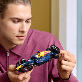 77243 Oracle Red Bull Racing RB20 F1® Rennauto