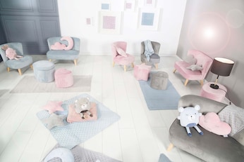 Kinderhocker oval mit Aufbewahrungsfunktion  