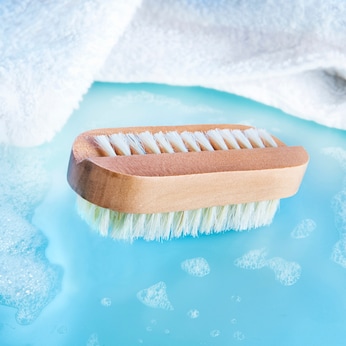 Brosse à ongles en bois