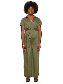 Kurzärmeliger Jumpsuit für Schwangerschaft und Stillzeit aus Lyocell