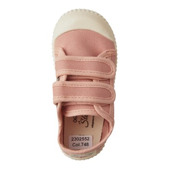 Schuhe mit Klettverschluss