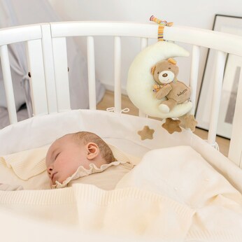 Spieluhr Teddy im Mond Rainbow 20 cm