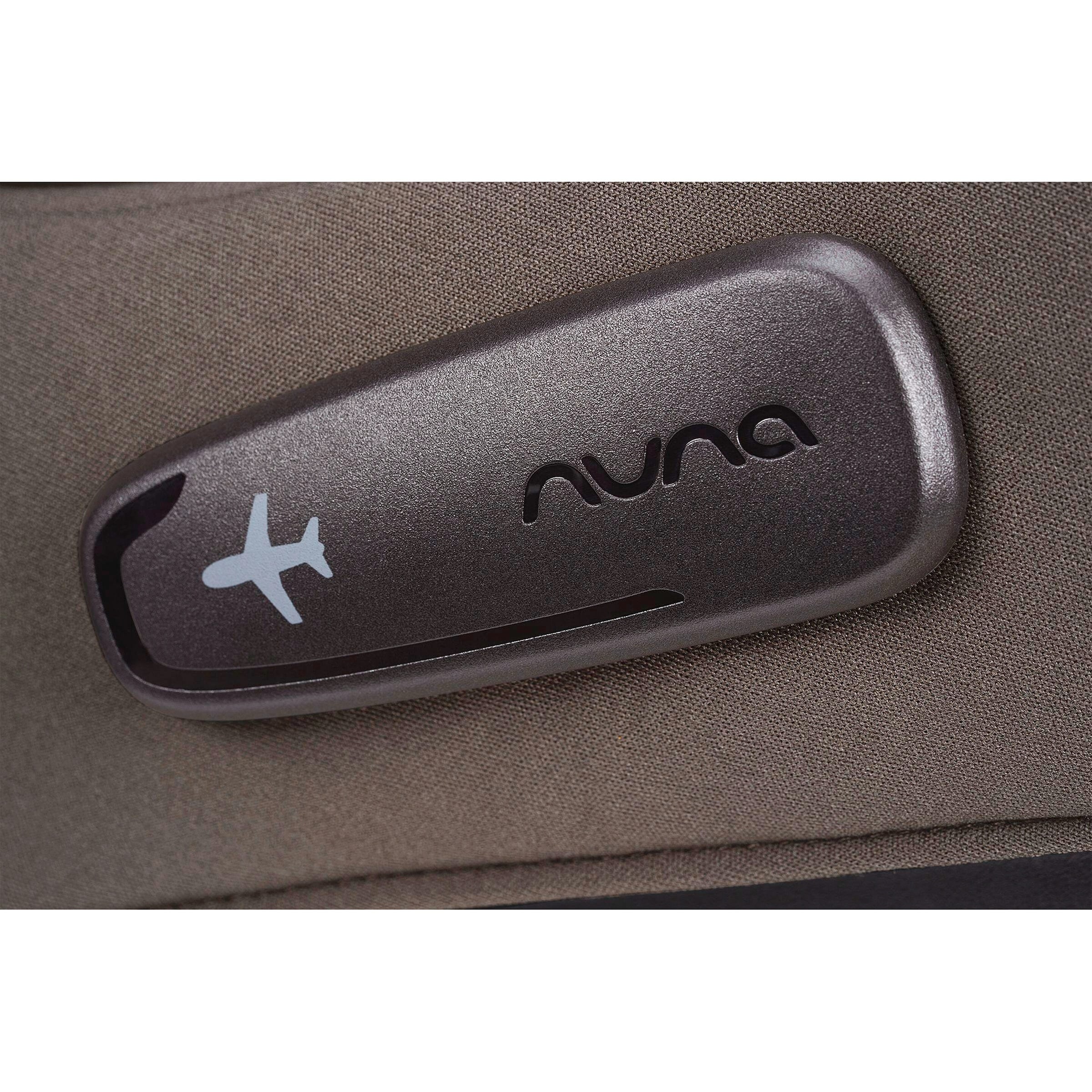 Babyschale PIPA urbn mit integrierter Isofix-Basis