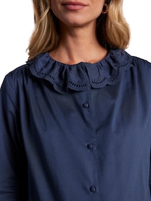 Bluse für Schwangerschaft und Stillzeit mit Volant aus Lochstickerei, Bio-Baumwolle