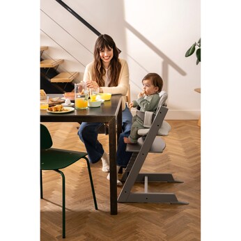 Bundle Treppenhochstuhl inkl. Sitzkissen Classic Mickey Signature und Babyset