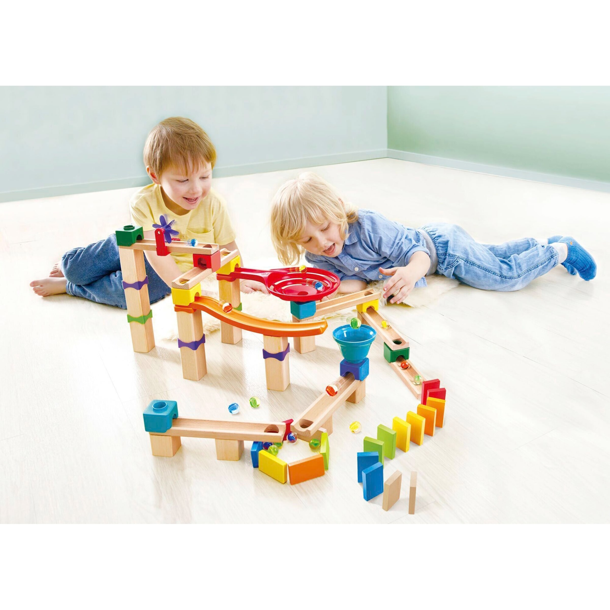 Murmelbahn mit Domino rasant