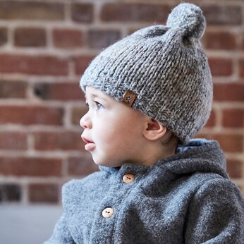 Winter-Strickmütze mit Bommel