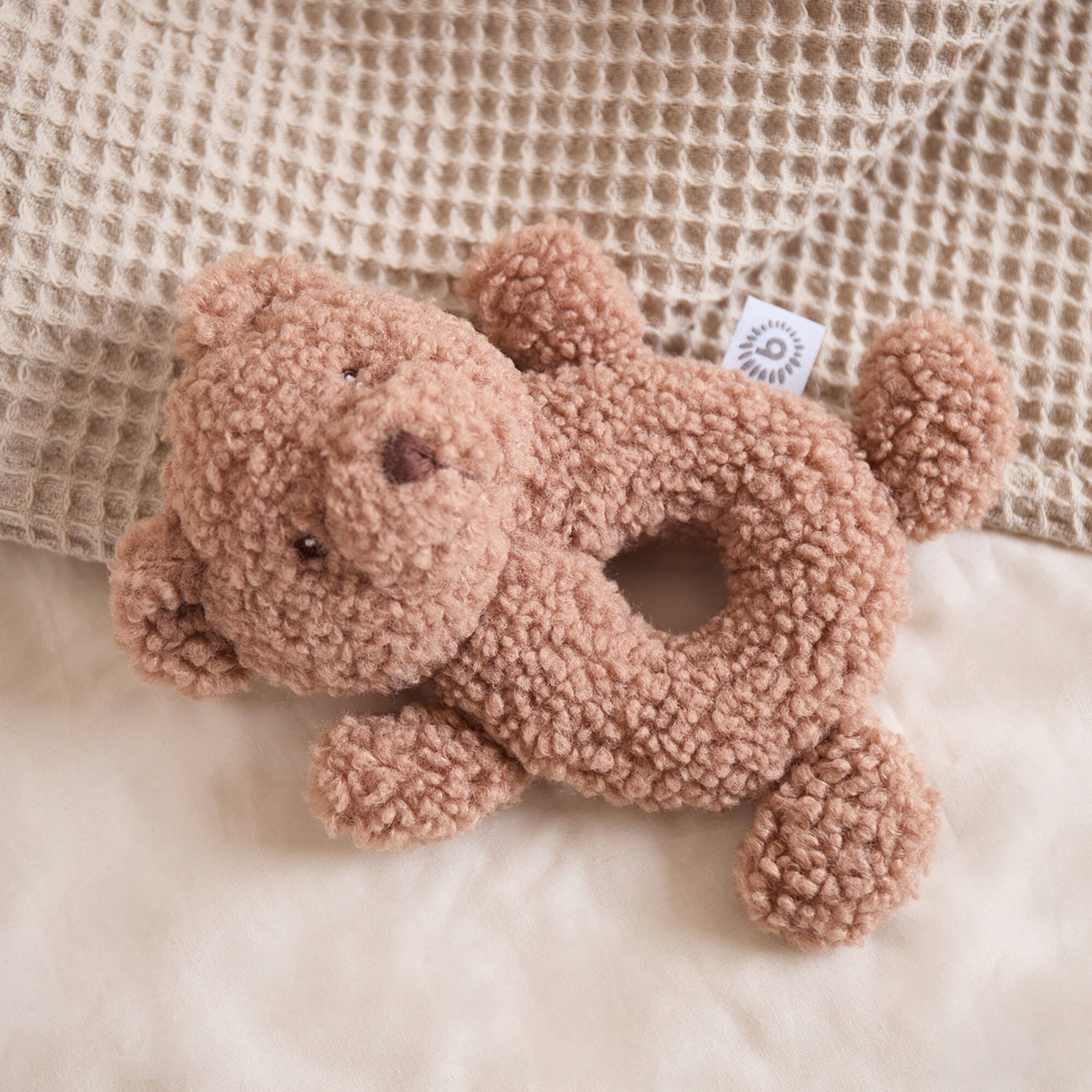 Bieco Kuscheltier Bär mit Rassel - Ab Geburt