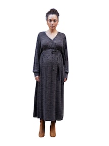Langes Kleid mit Zebra-Print für Schwangerschaft & Stillzeit