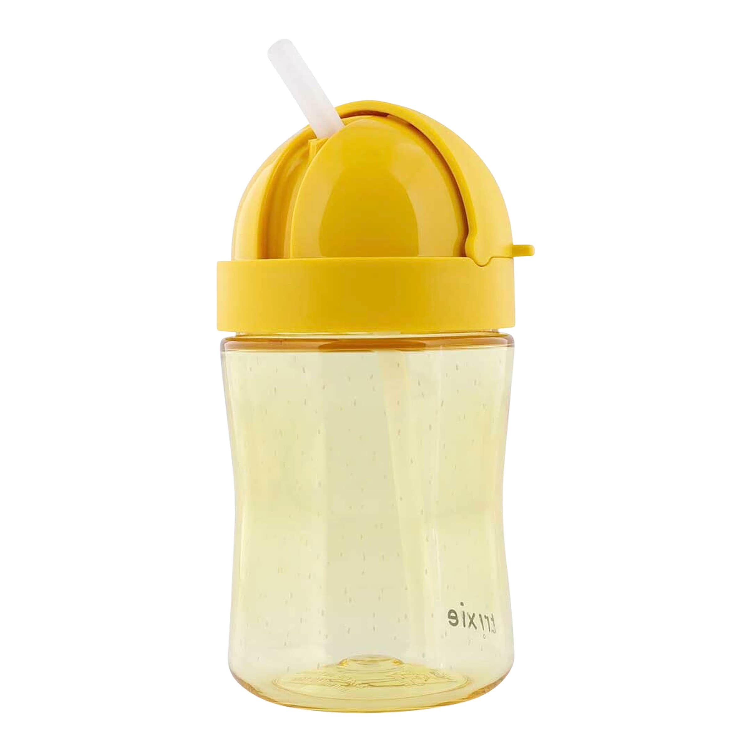 Trinkbecher mit Strohhalm