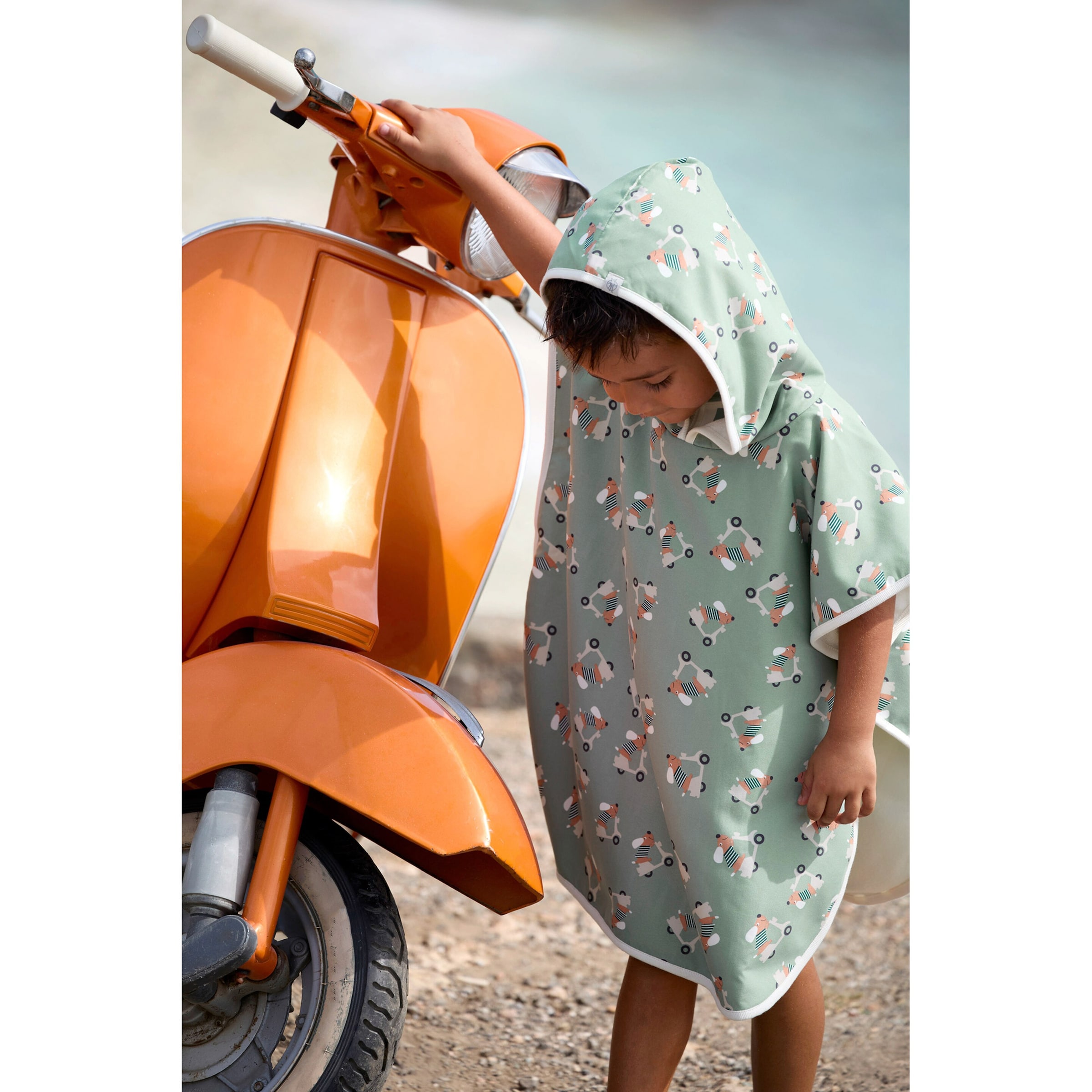 Thumbnail - Lässig Wende-Badeponcho Dackel Roller gruen | mehrfarbig