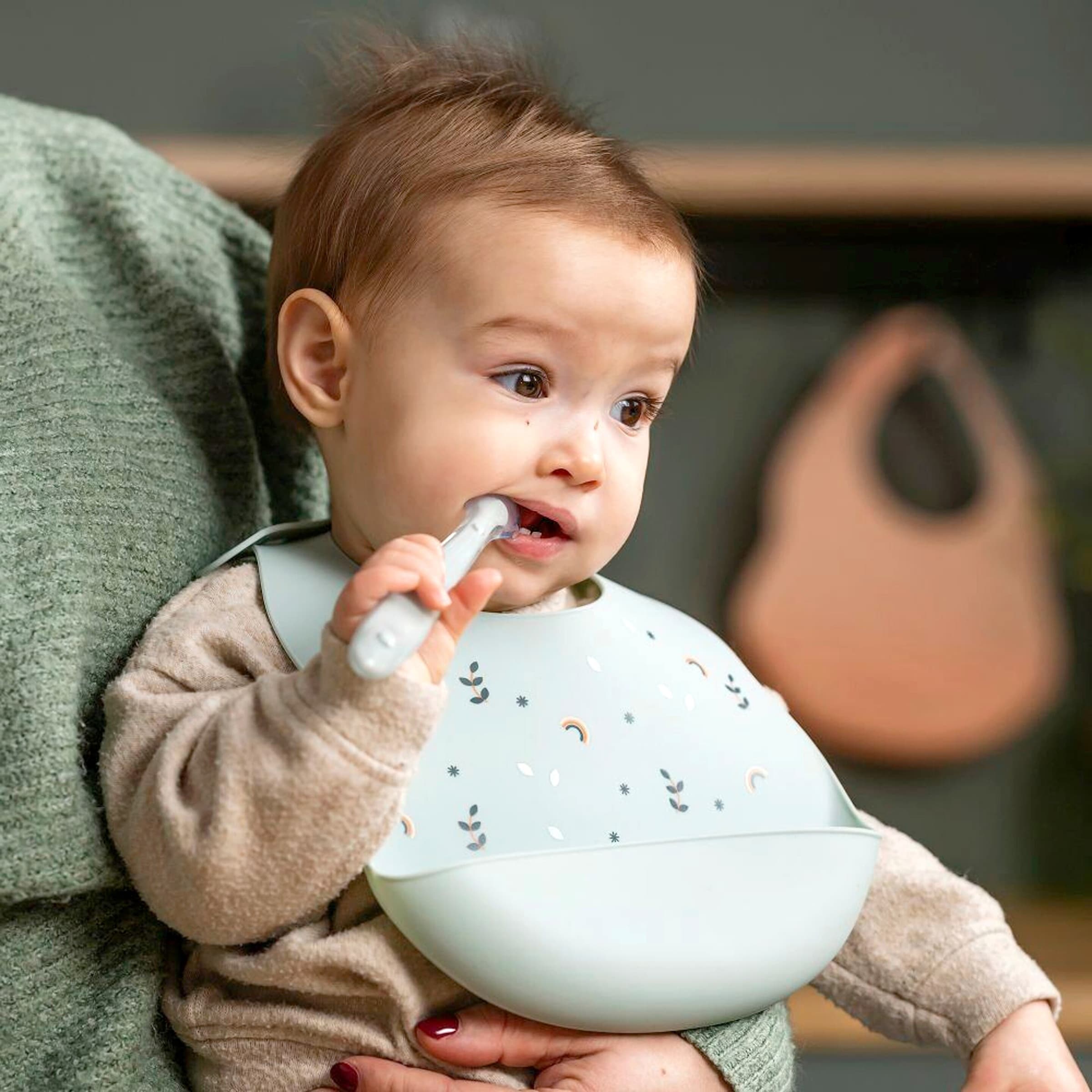 Nattou Silikonlätzchen mit Auffangschale