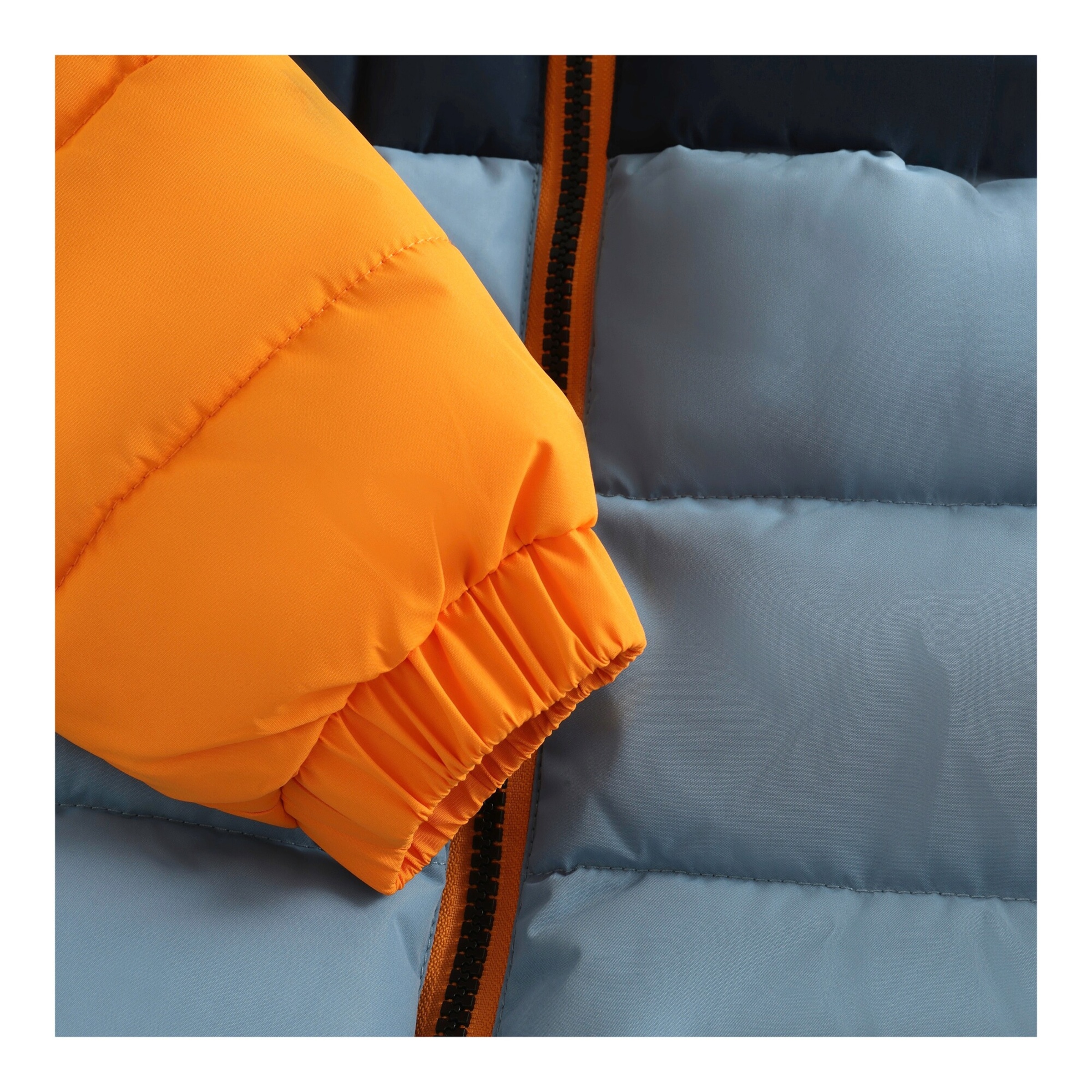 Steppjacke mit abnehmbarer Kapuze Colorblock