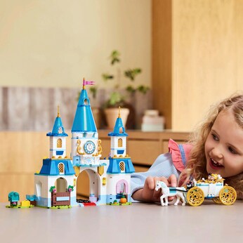 43275 Cinderellas Schloss und Pferdekutsche