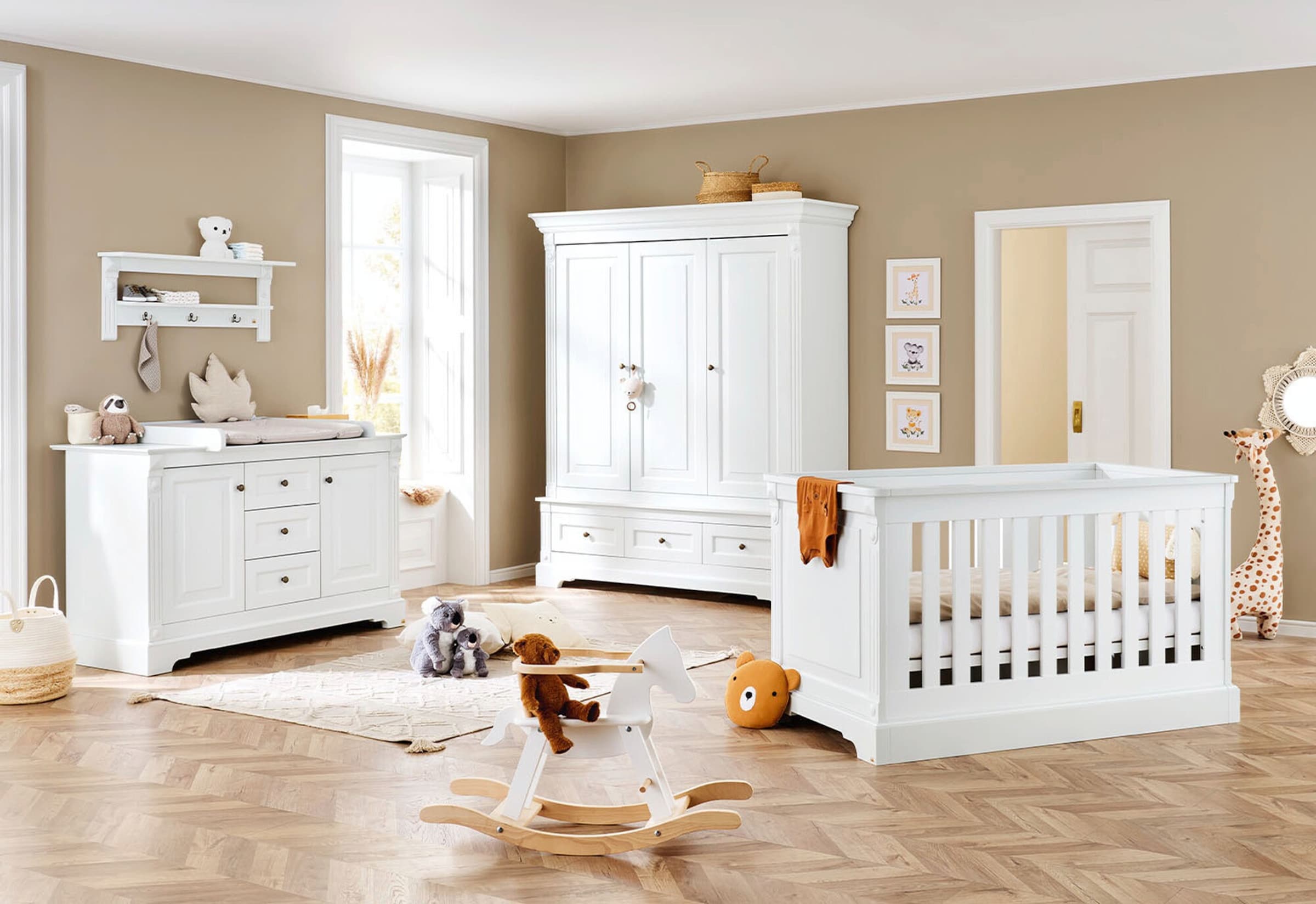 Pinolino Kinderzimmer-Set „Emilia” extrabreit groß inkl. Wandregal, 4-tlg.