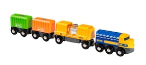 Güterzug mit drei Waggons